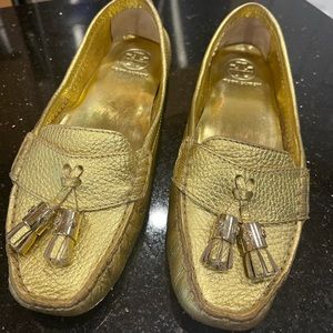 TORY BURCH SIZE 9 GOLD PEBBLED LEATHER LOAFERS DRIVING SHOES
